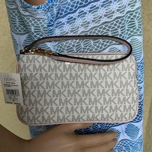 Michael Kors Jet Set Travel Large Top Zip Signature Wristlet Clutch